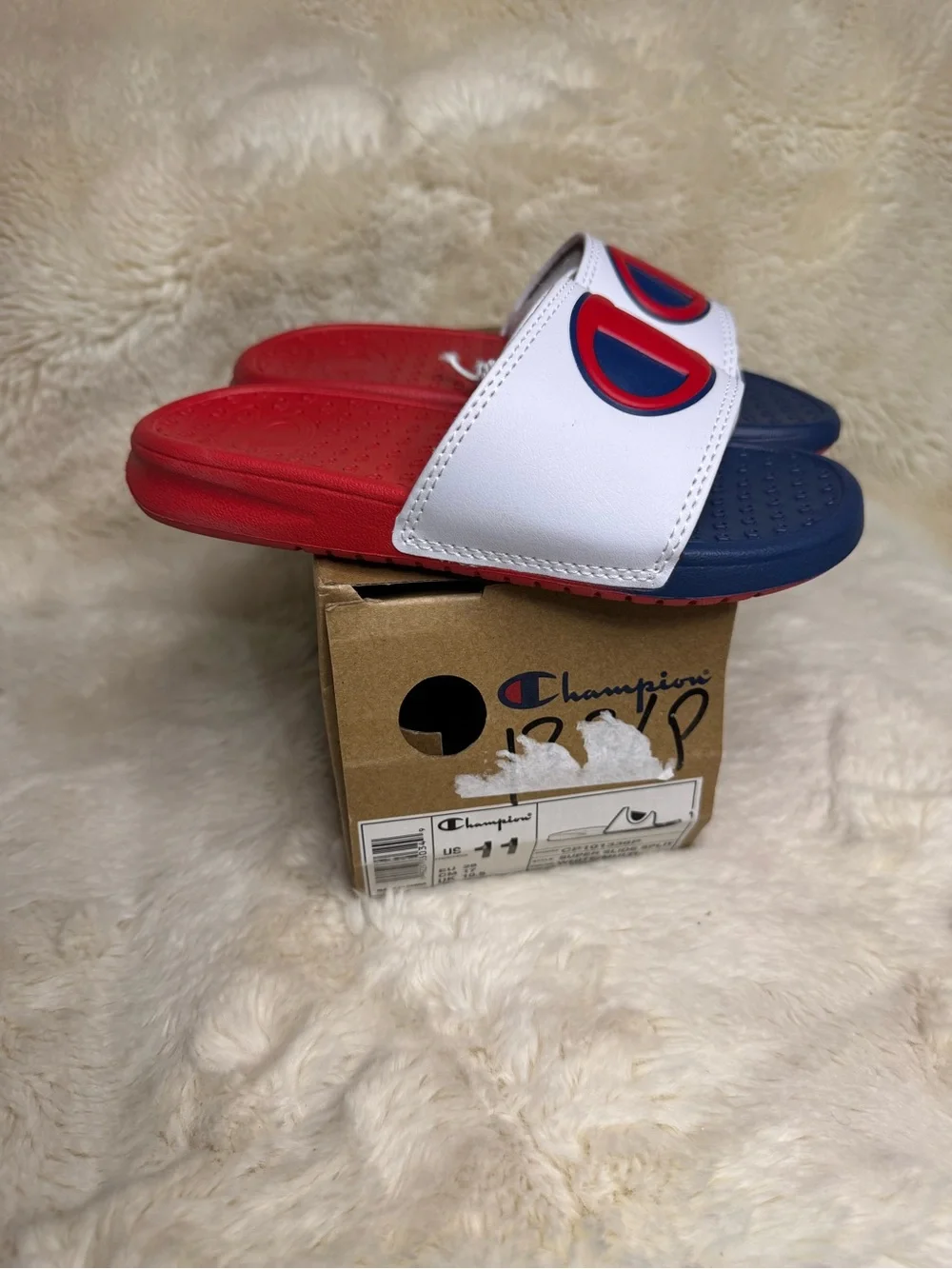 New in Box 🏄🏽‍♂️Kids Size 11 - Champion Slides